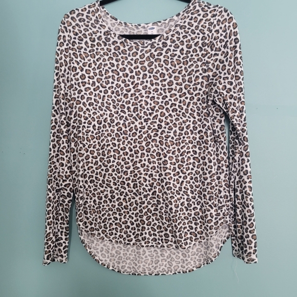 💎 Old Navy M Leopard Print Long Sleeve - Picture 1 of 4